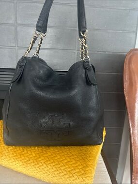 TORY BURCH BLACK LEATHER HARPER HOBO HANDBAG